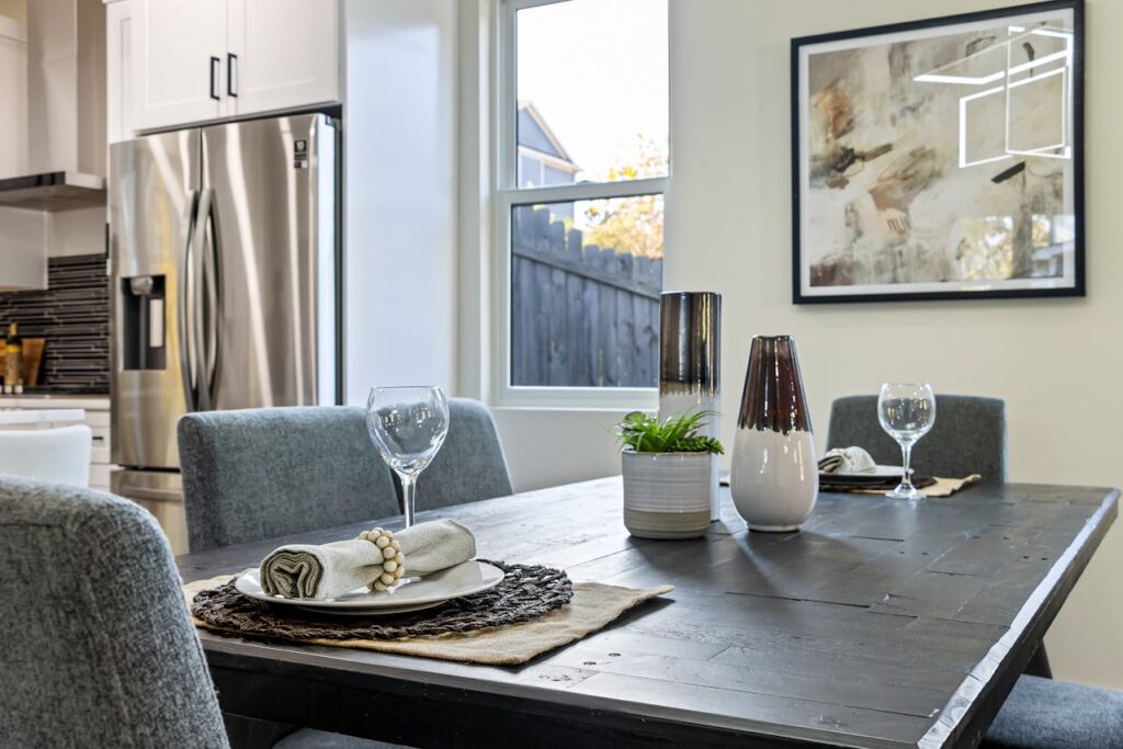 Codzienna wygoda – obrusy plamoodporne do kuchni i jadalni